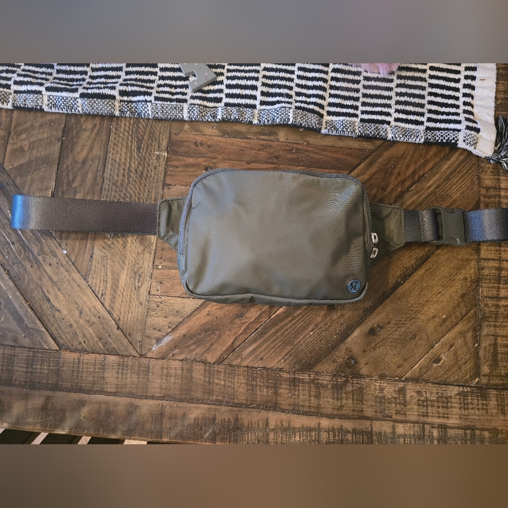 Lululemon Everywhere Belt Bag large 2L